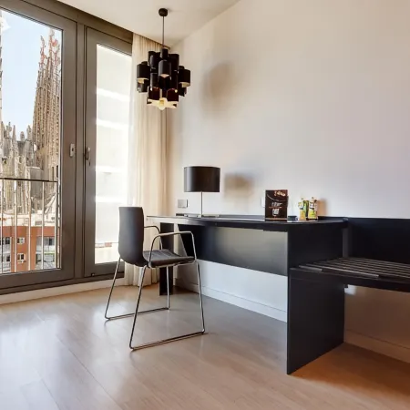 Sercotel Hotel Rosellon Отели рядом с достопримечательностью «Железнодорожный вокзал Клот»