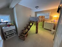 Funky style house with the outdoors at your feet, yet within city limits! - Homestay
