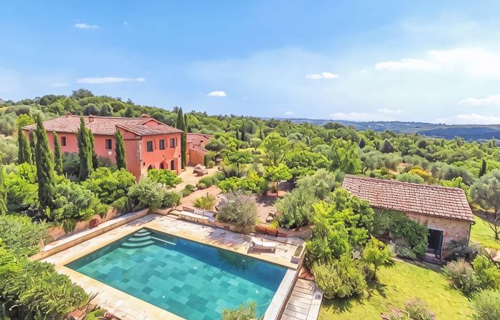 Relax in the Green, in the Municipality of Monteriggioni Just 7 km from Siena