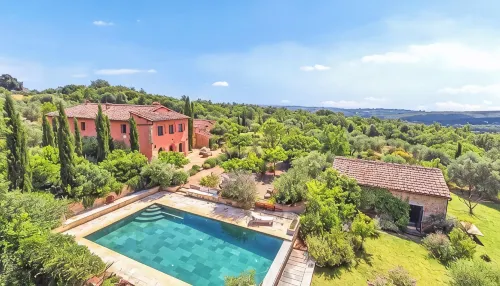 Relax in the Green, in the Municipality of Monteriggioni Just 7 km from Siena