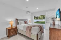 Coastal Luxury 7mi to Anna Maria Private Home