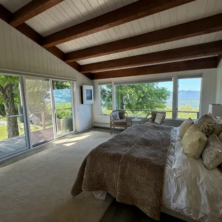 Luxury Mountain Top House , Hot Tub, Fire Pit & Panoramic Stratton Views