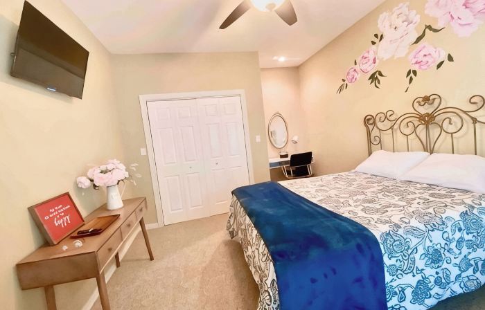 Riverfront home with hot tub, playground, kayaks, and amazing panoramic views!
