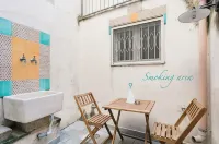 Explore the Historic City on Foot from an Old Town House - บังกะโล
