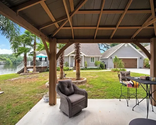Beautiful Waterfront Home on the Alafia River Hotels in Riverview