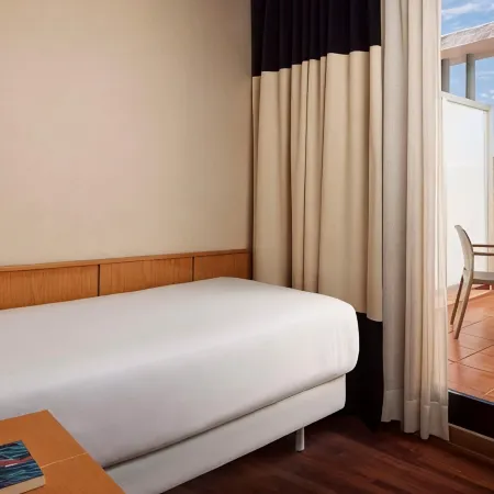 iStay by NH Ciudad de Valencia Hotel