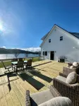 NEW! Lakeside Farmhouse with Trail Access - 무료 와이파이