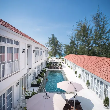 White Boutique Hotel and Restaurant Отели рядом с достопримечательностью «Отрес-Бич»