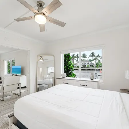 Boca Waterfront Getaway - Pool, Hot Tub, Gym & Views