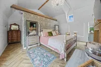 Charming Brazos River Front Cottage perfect for Stargazing, Tranquil and Private - Boutique