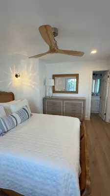 Generator, Golf cart avail., 2 BR beach villa in Treasure, WiFi, washer & dryer โรงแรมใน