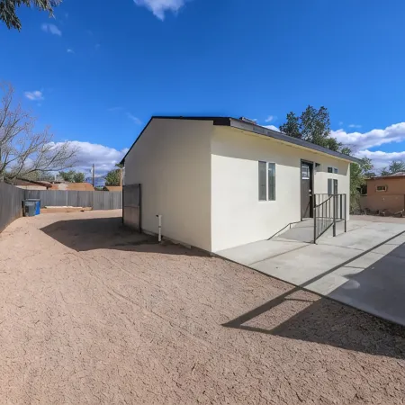 Gorgeous Guest House with Big Yard