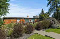 -Stunning Mid Century Modern with Amazing Downtown City Views! - مطابخ