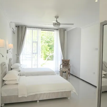 Nazaki Beach Hotel & Spa Maldives ガンのホテル
