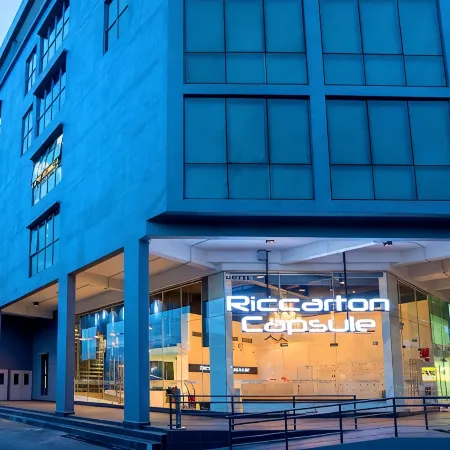 Riccarton Capsule Hotel Отели рядом с достопримечательностью «Колледж TAR»