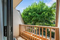 Maui Kamaole K206: Luxe Tropical Oasis with Mountain View Walk to Beach
