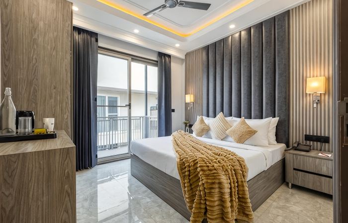 Saltstayz Premier Near Sector 44 Corporate Hub