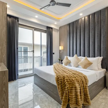 Saltstayz Premier Near Sector 44 Corporate Hub