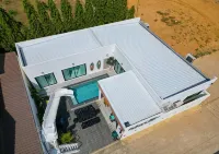 Beloved Bliss Pool Villa Bangsaen - Villas