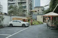 The Hidden House (Cheng Du Kuanzhai Alley People's Park Subway Station Branch) - Parkering