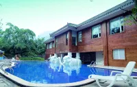 Mount Emei View Hot Spring Soup House - Rooftop Pools