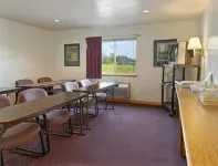 Super 8 by Wyndham Fairmont