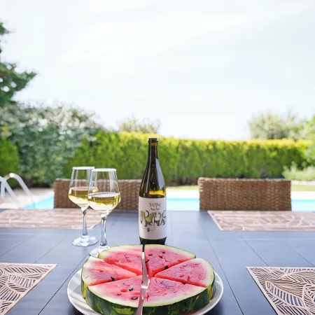 Avithos Beach 2 Mins. Private Pool & Garden. Airport 10 Minutes.