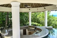 Your luxury home sleeps 10 on the World's number one Island and beach - Villas