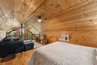 Mountain Views! Private Cabin, Firepit & Hot Tub, Fireplace--Dog Friendly! - Vuoristonäköala