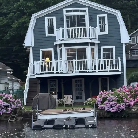 Charming Lake Home on Lake Hopatcong in a quiet cove bring a boat or Waverunner