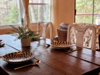 Cozy Elegant Roundhouse Nestled in Woods, 5min from Downtown, with Hot Tub! - Chalets