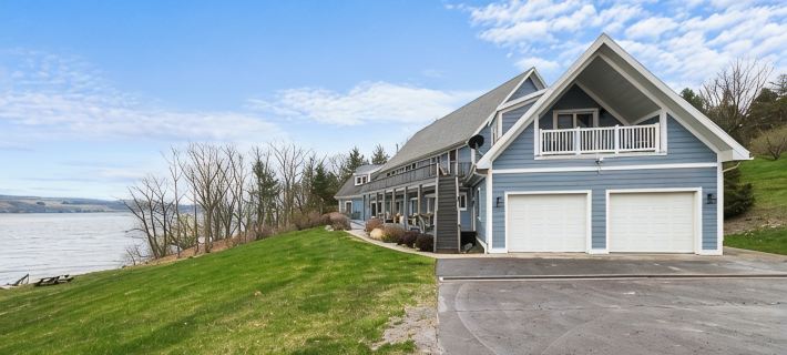 Lakefront 6BR Retreat with Private Dock, Huge Deck & Epic Seneca Views Ξενοδοχεία στην πόλη Yates County