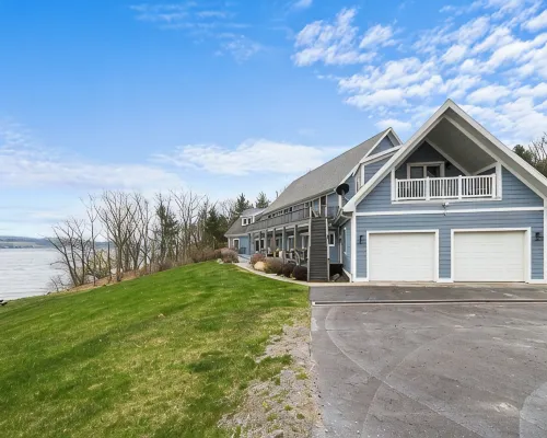 Lakefront 6BR Retreat with Private Dock, Huge Deck & Epic Seneca Views Hotéis em Starkey