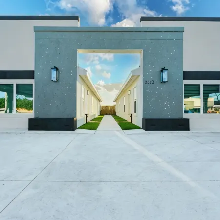 Brand NEW Splendor 2 Bedroom Apartment conveniently located Pharr-McAllen area! Отели в г. Фарр