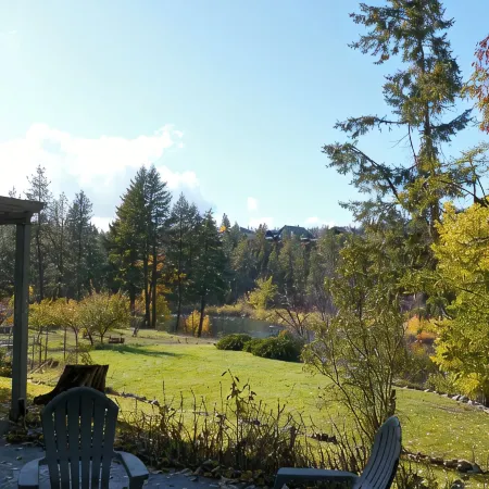 The Historic River Lodge - Your Private Riverfront Suite
