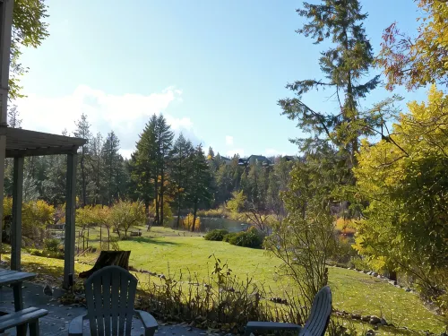 The Historic River Lodge - Your Private Riverfront Suite