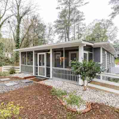 Stylish Retreat w/ Fire Pit & Porch Hotel Exterior