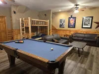 New listing! Pool, Private Hot Tub & 3 King Suites