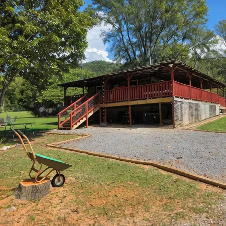 Authentic Cabin 5 Miles to Gsmnp & Cades Cove. Great Views. Easy Roads & Access