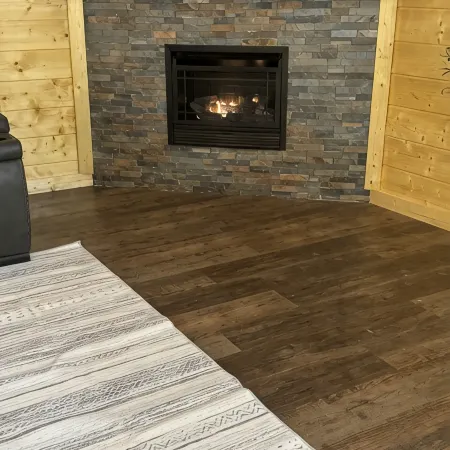 NEW Charming 3-bedroom cabin with WiFi, Hot Tub & ATV trailer parking in RRG