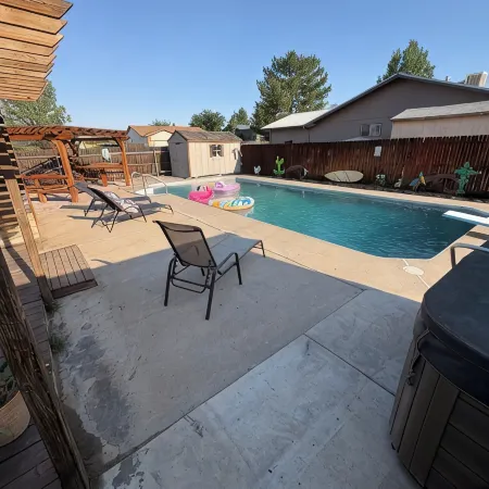 Charming 3-bedroom house with a ton of amenities.