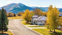 Creekside Mountain Retreat on Red Lodge Golf Course - 4-Star