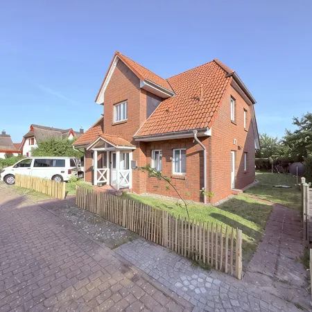 Vacation home, 500m to the beach, up to 8 people, 4 bedrooms, free WLAN