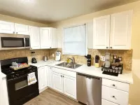 Gorgeous 3-bedroom house with AC in charming Petersburg - Wifi