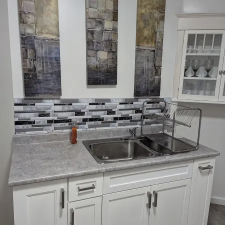 Cozy 2-Bedroom Home in St-Boniface – 5 Min Walk to Food, Fuel & More