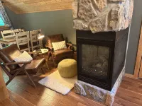 Luxury Suite on 7 Acres of Woods! Fireplace, Whirlpool!