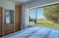 Waterfront Classic Kiwi Bach Hoteles en 