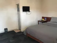 Penginapan Intan Bandara Hotels in Katapiang