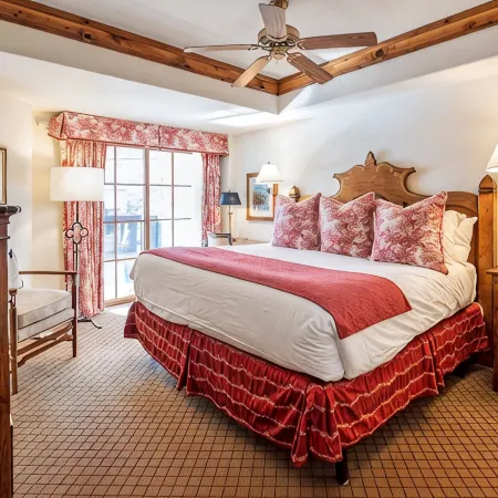 Heart of Vail Village - Free Breakfast, Free Parking, No Resort Fee - Walkable