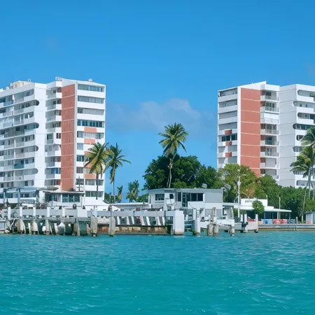 Private Island 1BR Condo with Oceanview, Pool View, 500MB WiFi & A/C